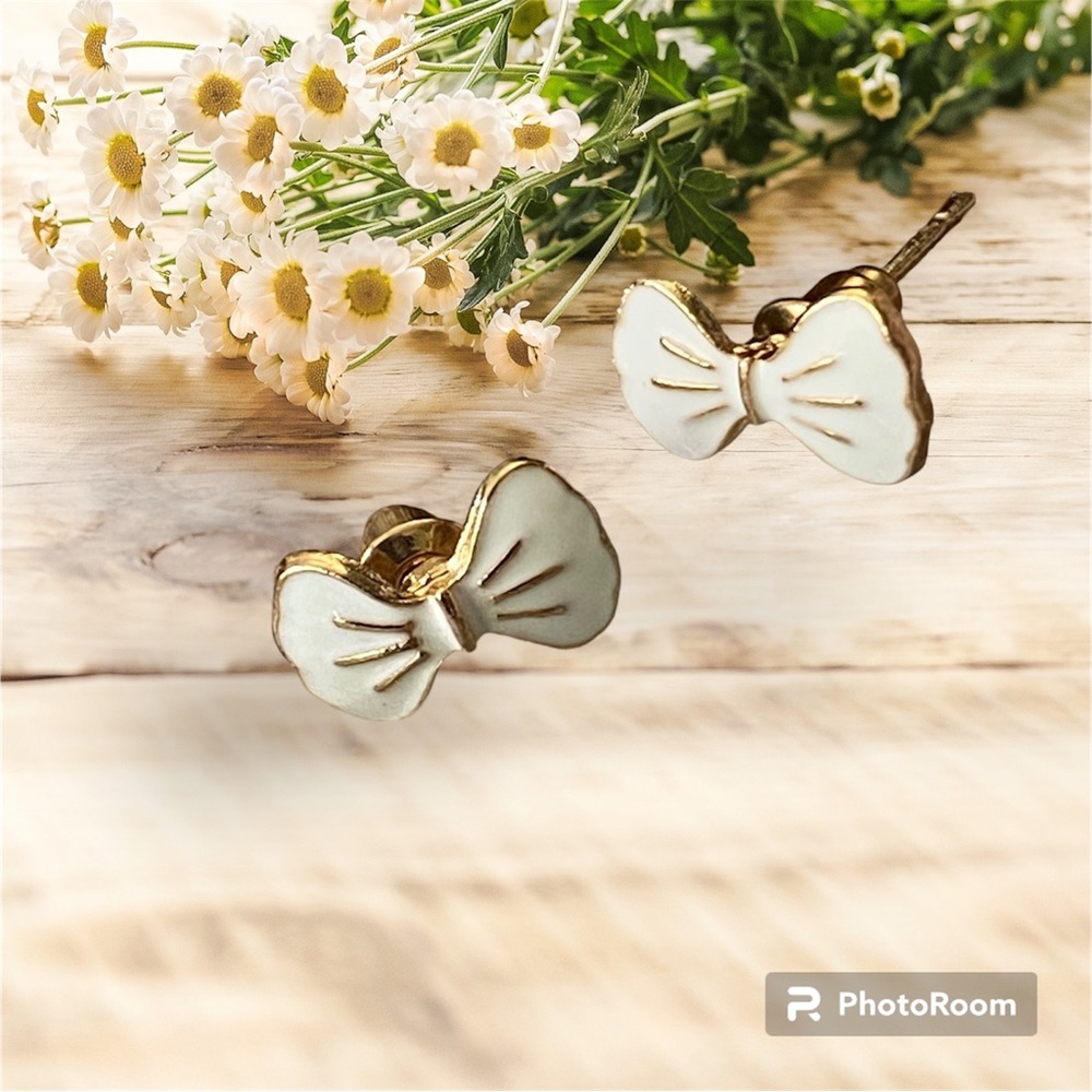 🎈Sale 🎈2 for $10 NWOT little white bows gold post earrings great for school